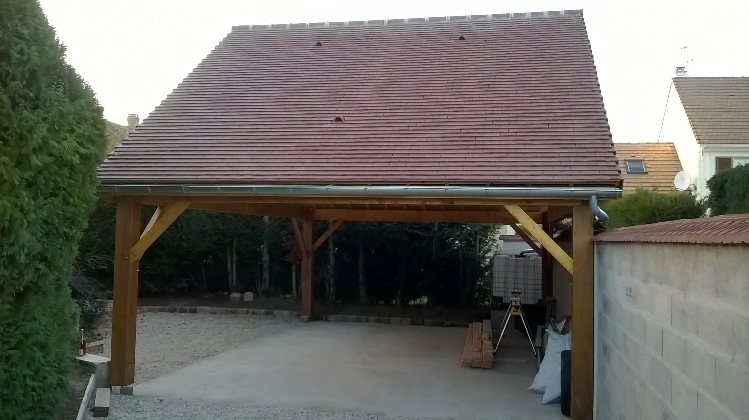 Carport bois fini vue extérieure Eure-et-Loir