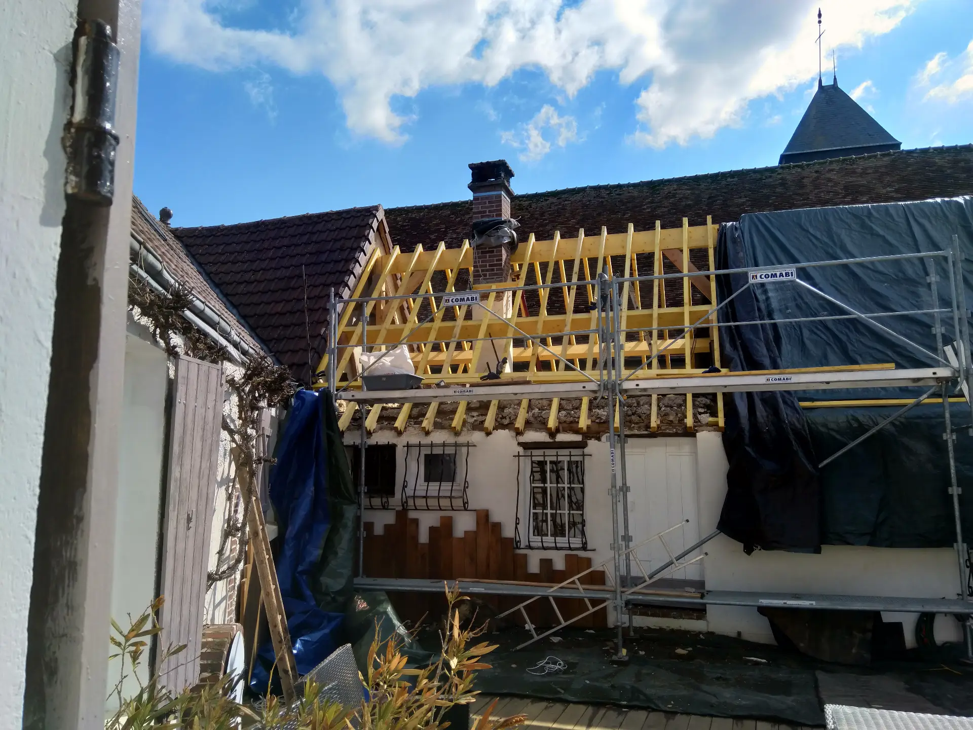 Charpente neuve toiture rénovation fermes bois Saint-Laurent-la-Gâtine