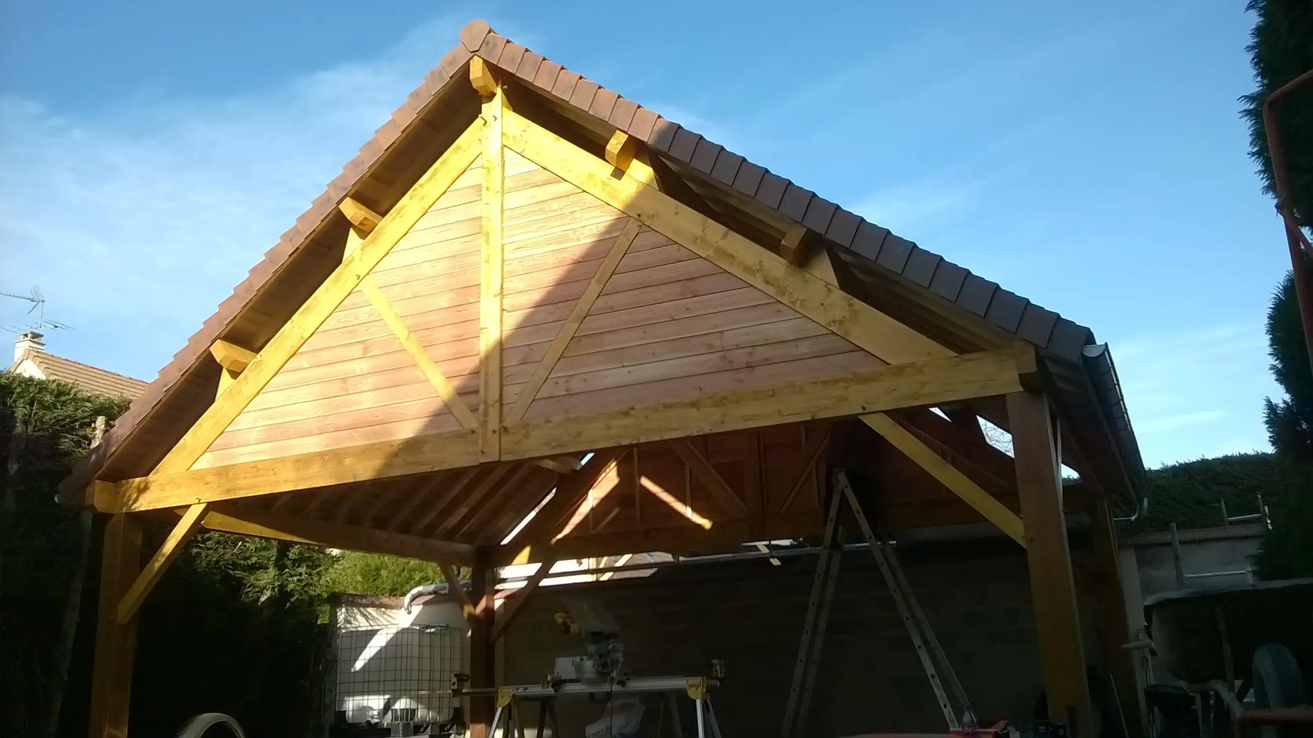 Charpente toit abri construction Dreux