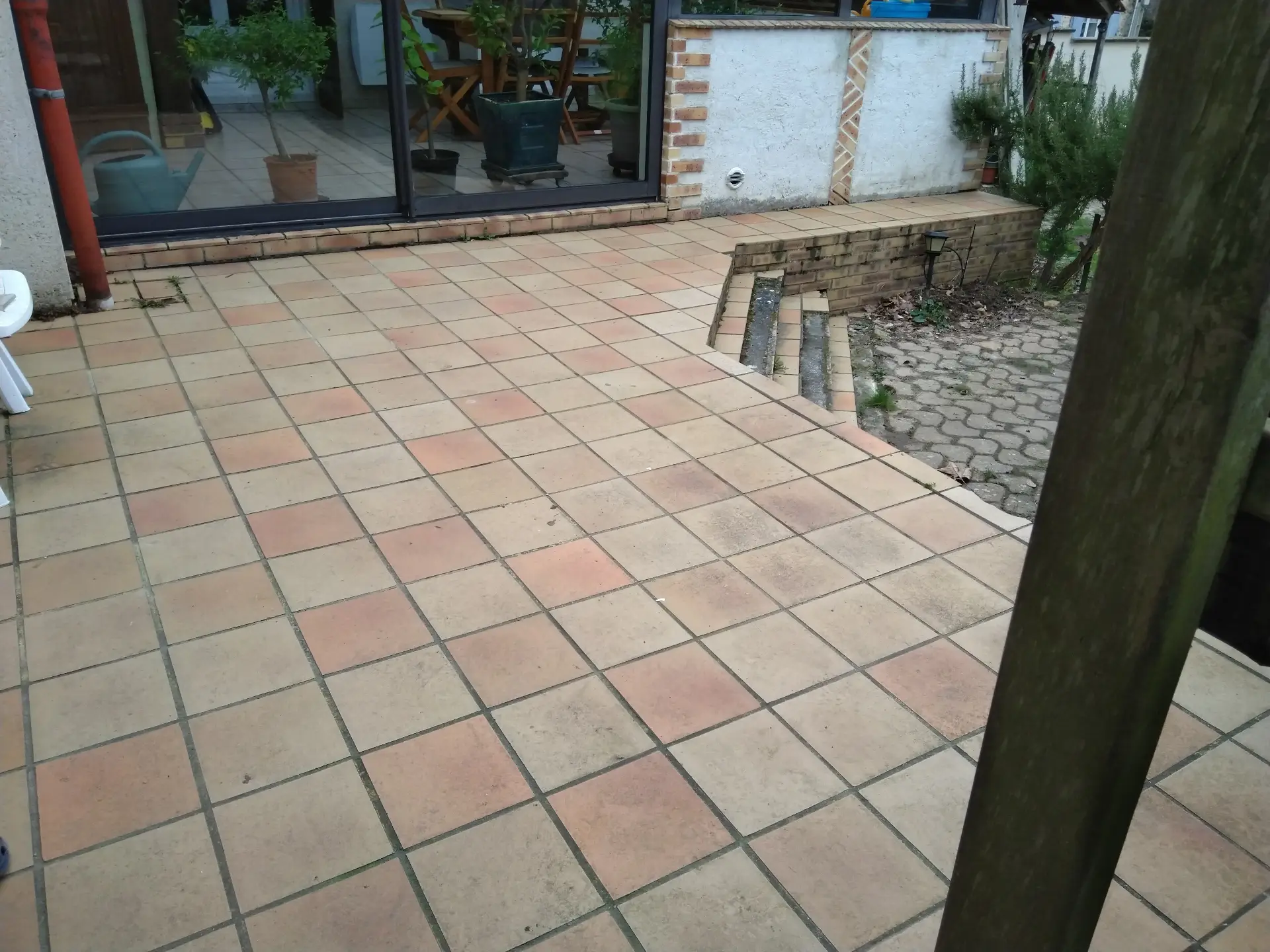 Terrain avant travaux terrasse aménagement extérieur