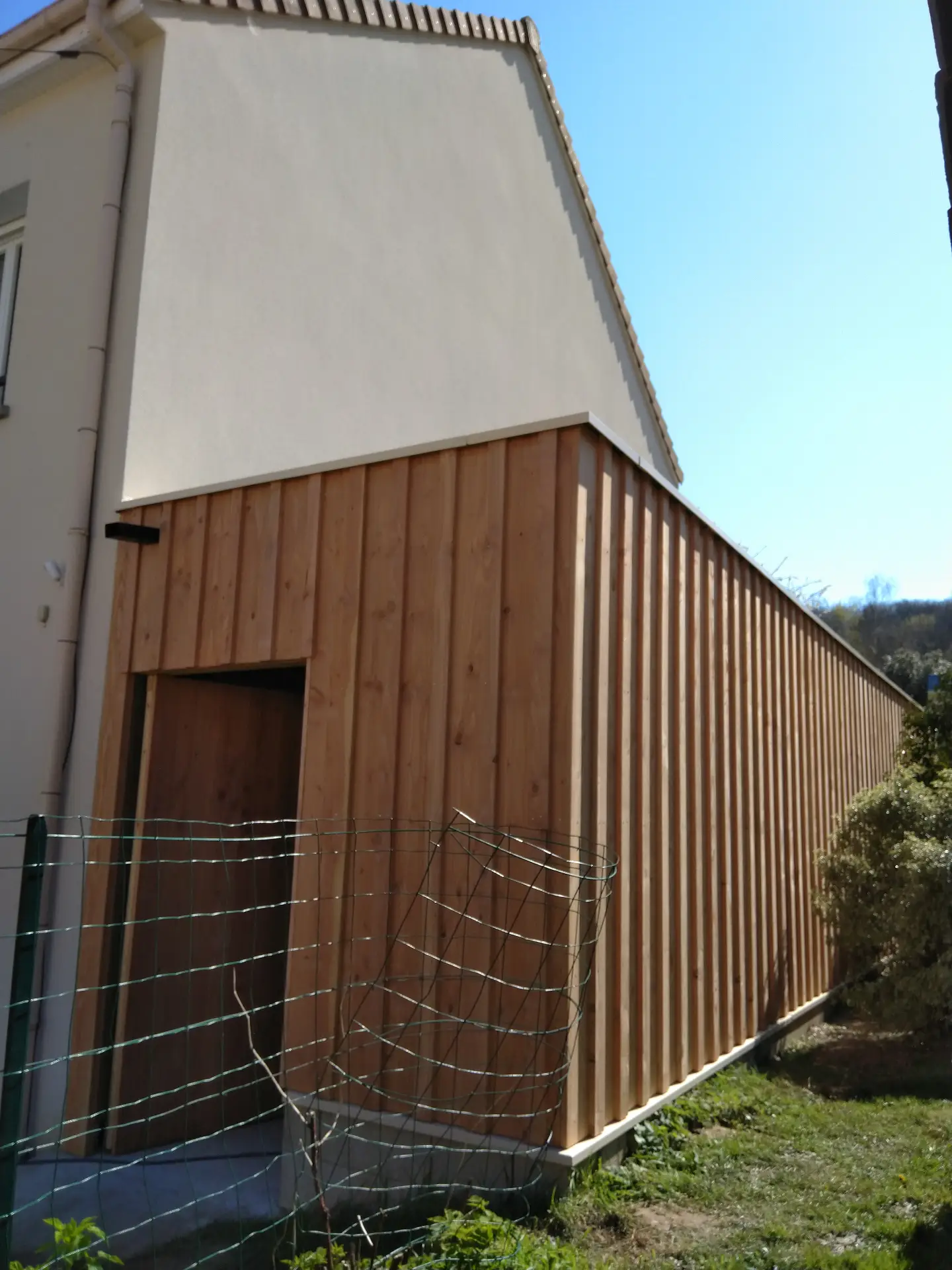 Abri bois extérieur fini vue côté Eure-et-Loir