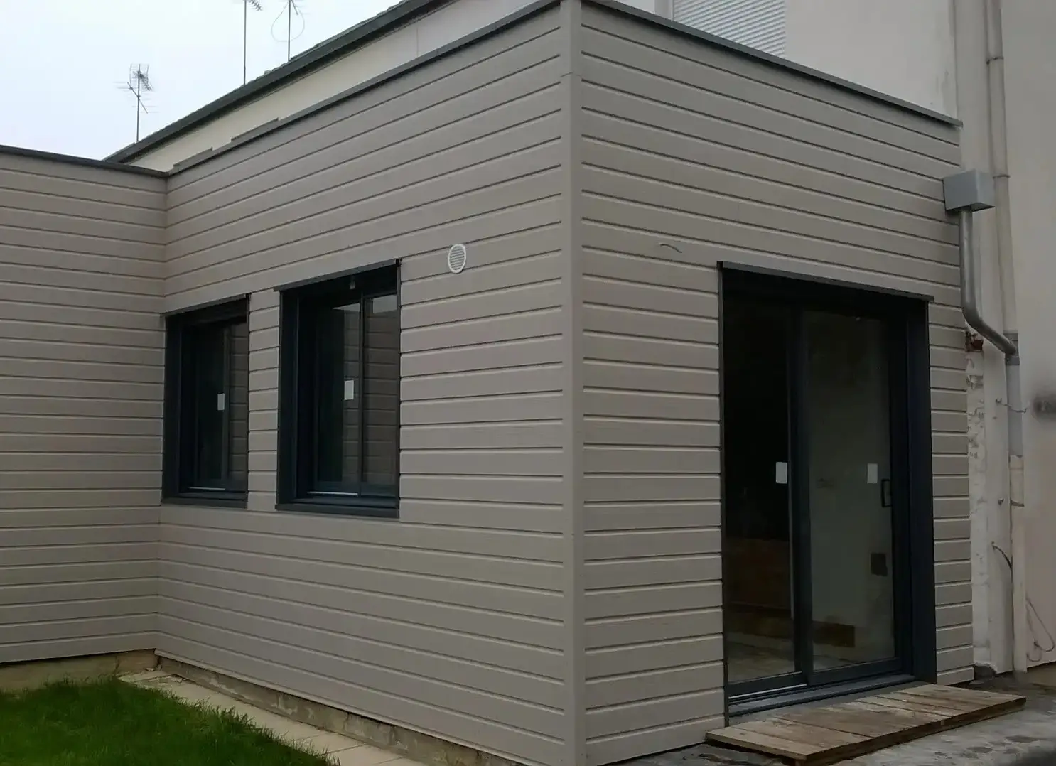 Fenêtres coulissantes extension Velux avec stores Dreux