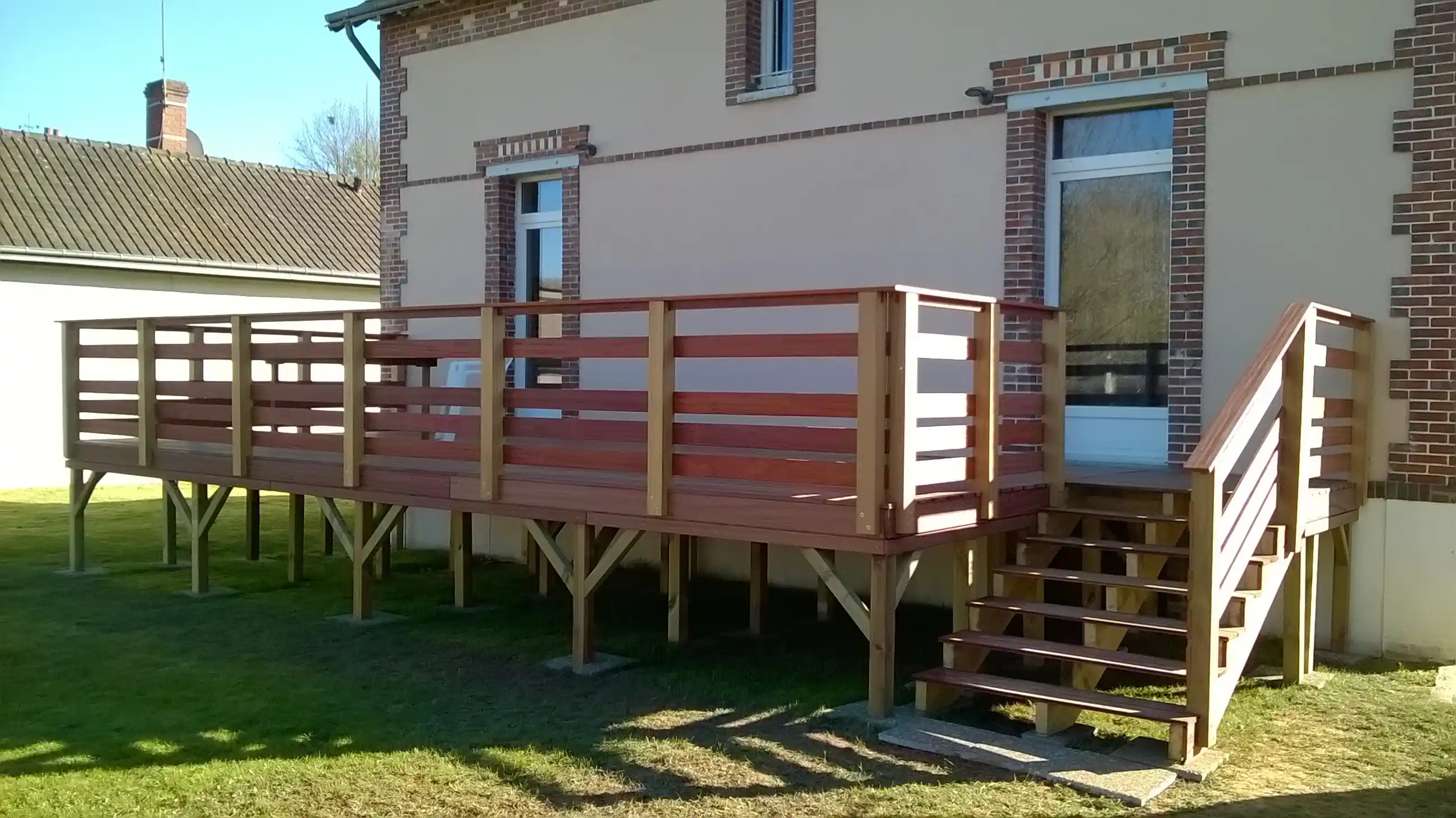 Terrasse bois pilotis Saint-Laurent-la-Gâtine